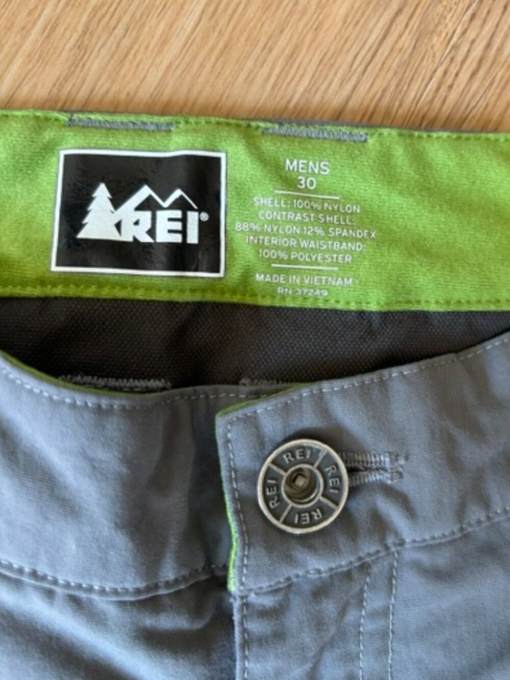 REI Mens Cargo Hiking Shorts Gray Nylon EUC 30 Waist - Picture 2 of 4